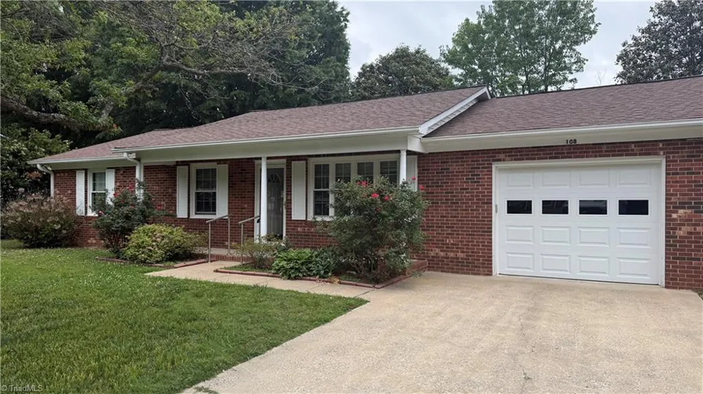 108 Hinshaw Avenue Yadkinville, NC 27055
