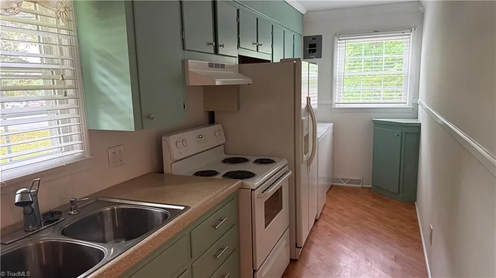 108 Hinshaw Avenue Yadkinville, NC 27055