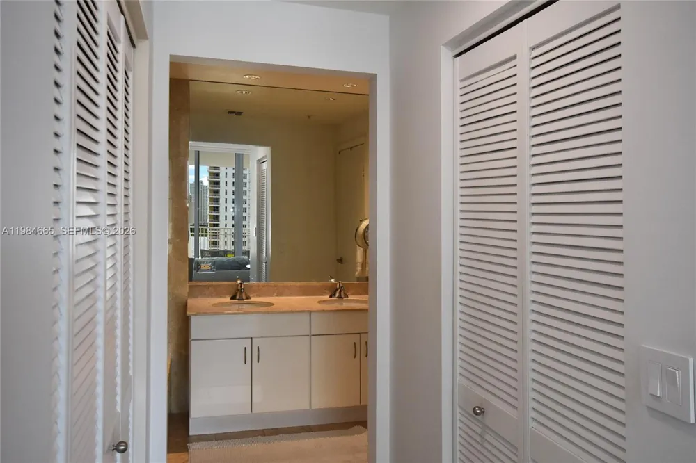 801 Brickell Key Blvd #1209 Miami, FL 33131