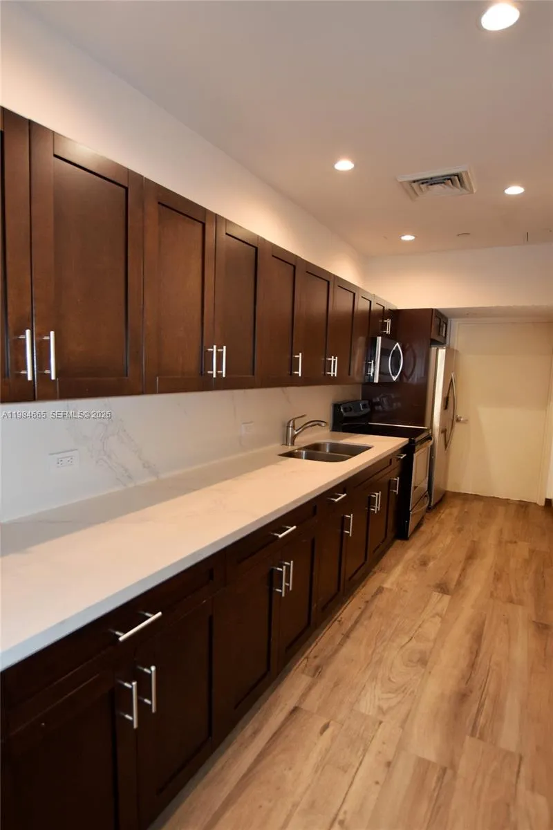 801 Brickell Key Blvd #1209 Miami, FL 33131