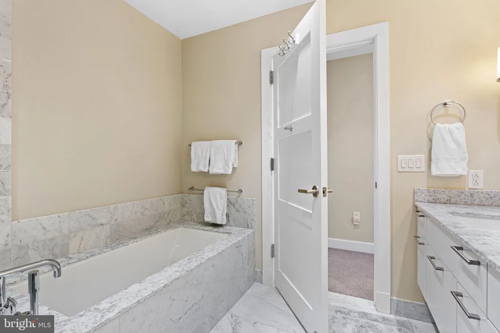 50 S 16TH STREET #5301 Philadelphia, PA 19102