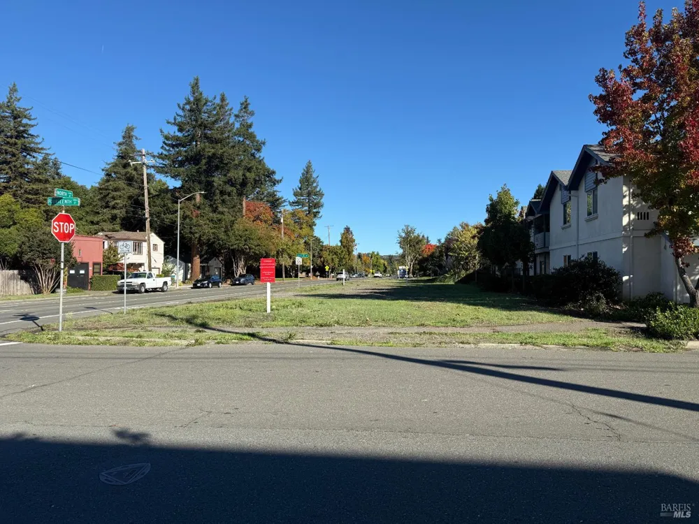 1102 North Street Santa Rosa, CA 95404