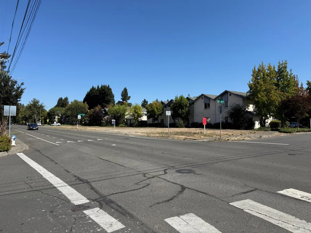 1102 North Street Santa Rosa, CA 95404