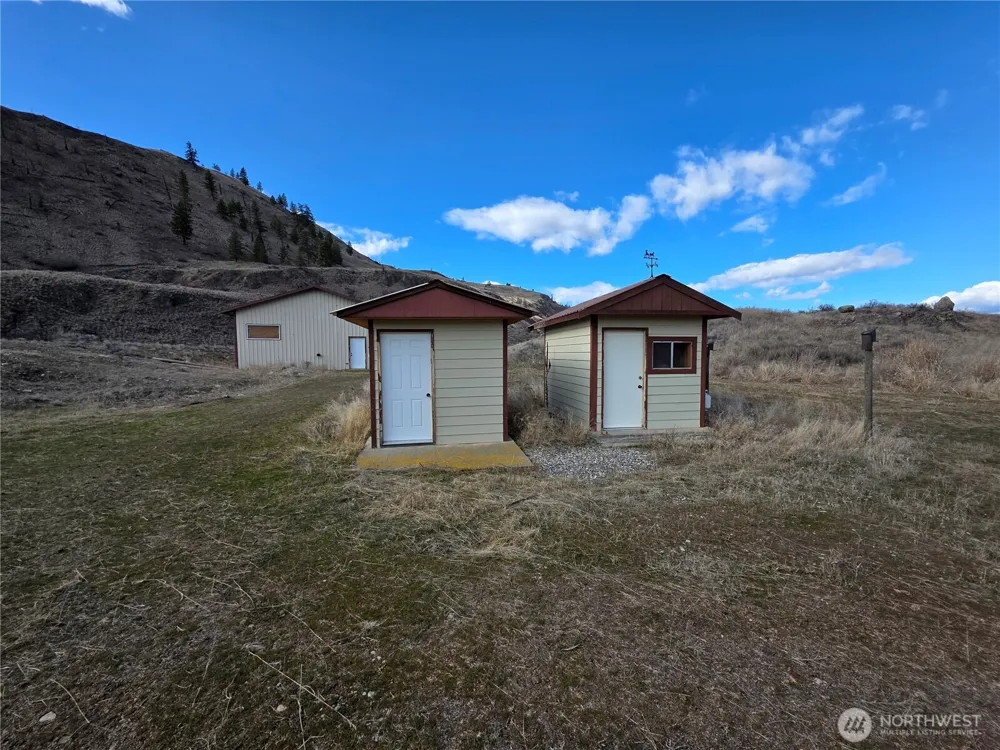 105 Emily Road Oroville, WA 98844
