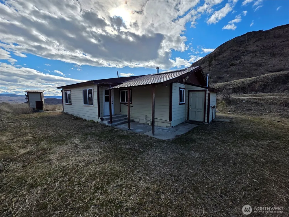 105 Emily Road Oroville, WA 98844