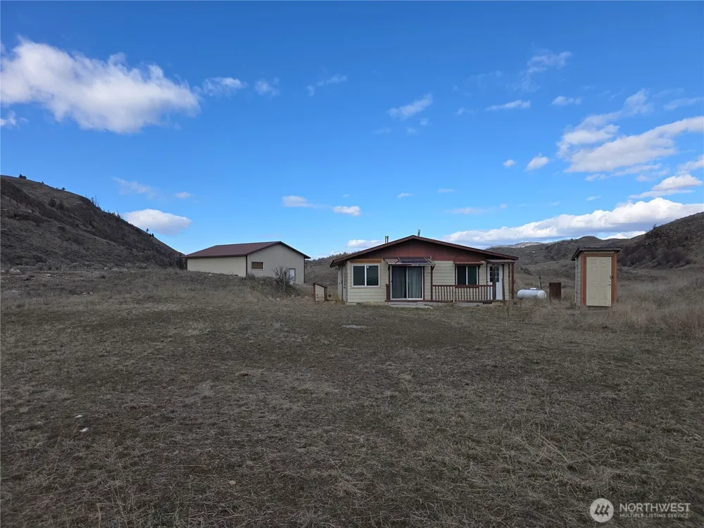 105 Emily Road Oroville, WA 98844