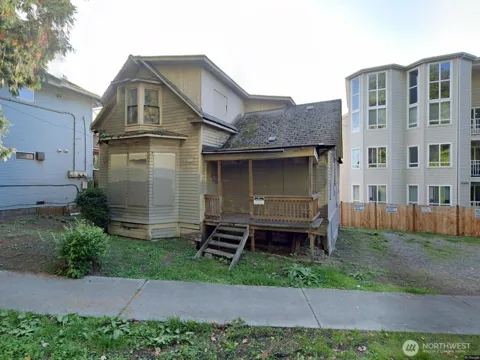 2531 Gilman Drive W