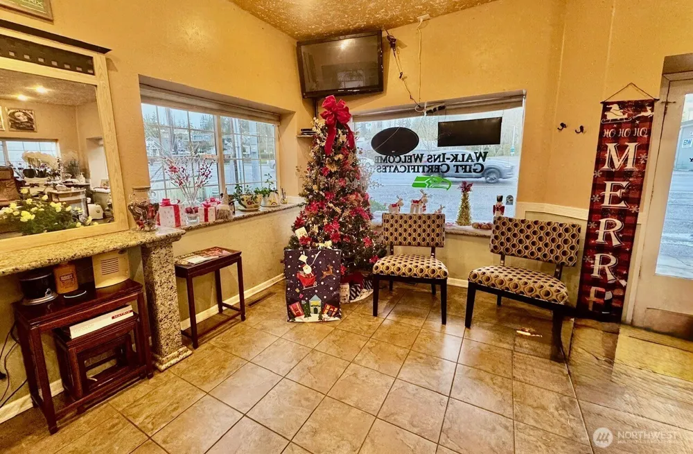 9222 Silverdale Way NW Silverdale, WA 98383