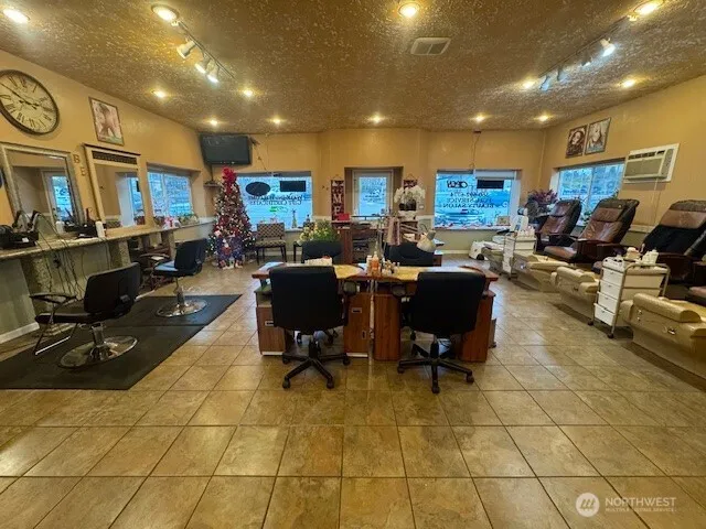 9222 Silverdale Way NW Silverdale, WA 98383