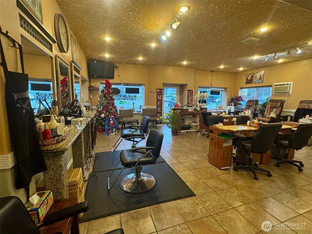 9222 Silverdale Way NW Silverdale, WA 98383