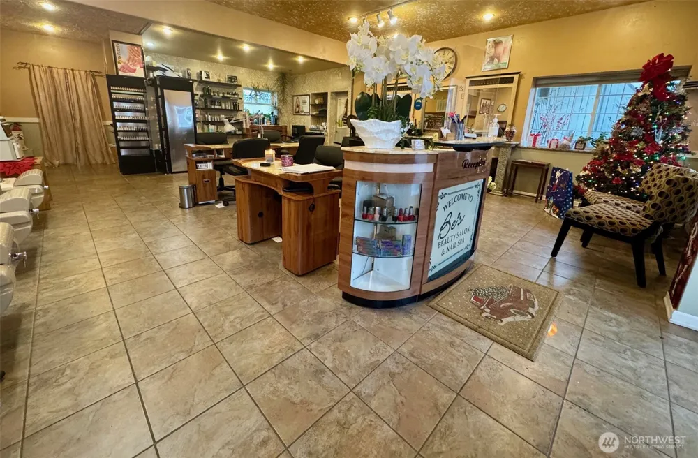 9222 Silverdale Way NW Silverdale, WA 98383