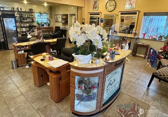 9222 Silverdale Way NW Silverdale, WA 98383