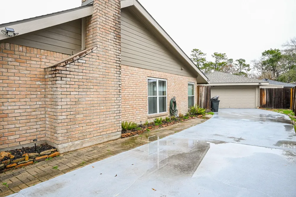 19414 Dianeshire Drive North Houston, TX 77388