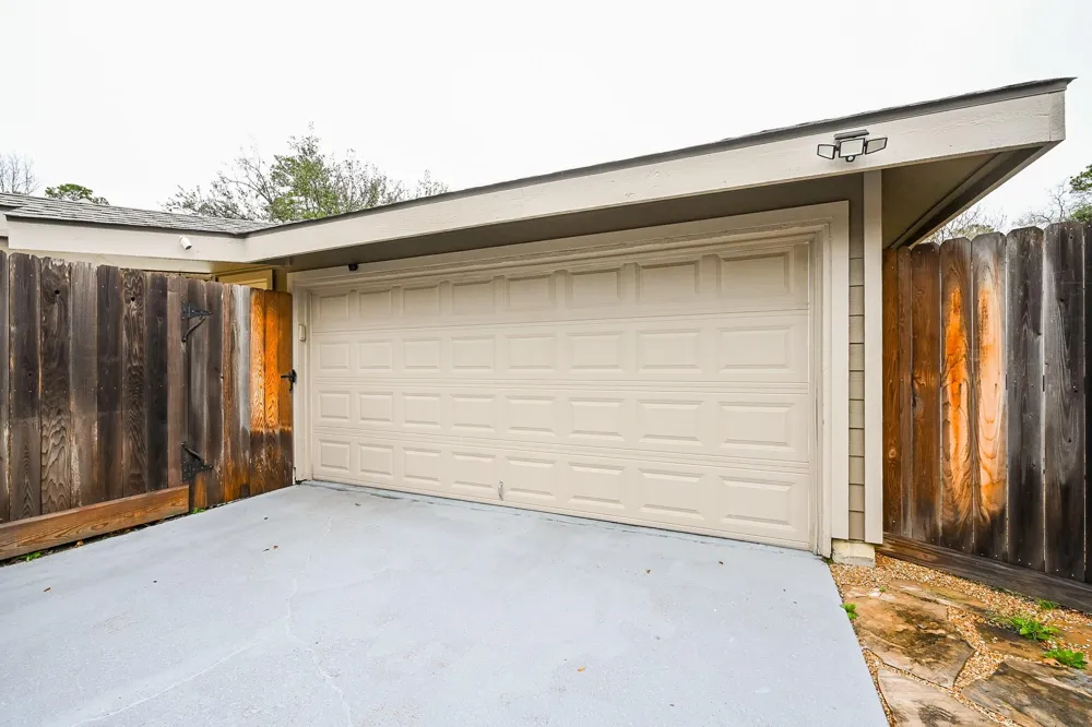 19414 Dianeshire Drive North Houston, TX 77388