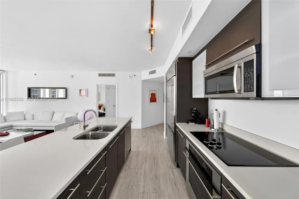 500 Brickell Ave #3901 Miami, FL 33131
