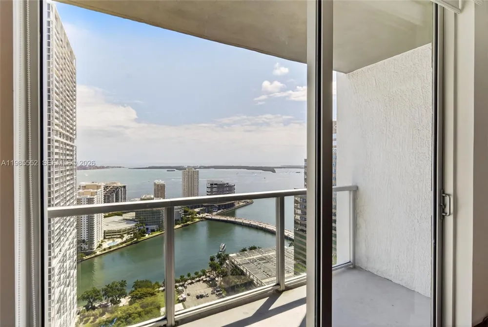 500 Brickell Ave #3901 Miami, FL 33131