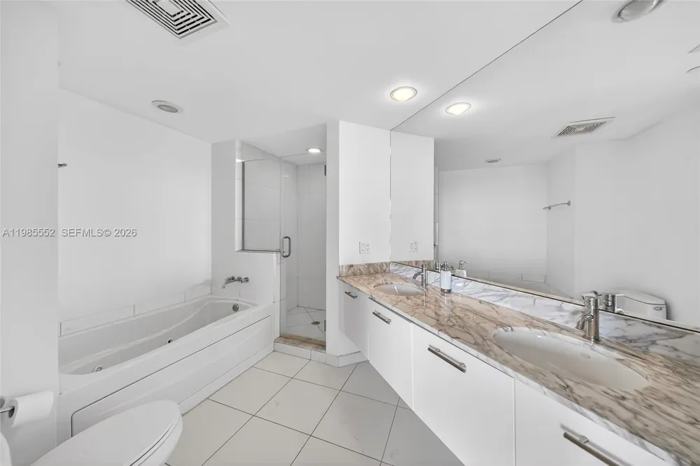 500 Brickell Ave #3901 Miami, FL 33131