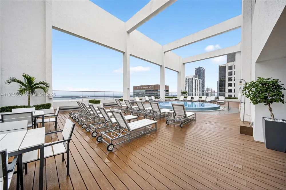 500 Brickell Ave #3901 Miami, FL 33131