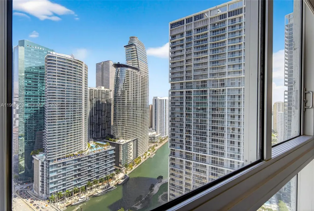500 Brickell Ave #3901 Miami, FL 33131