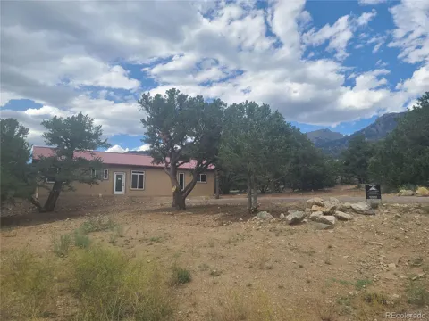 1913 Lone Pine Way