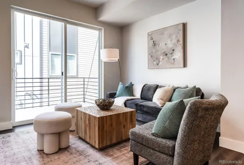5532 W 10th Place