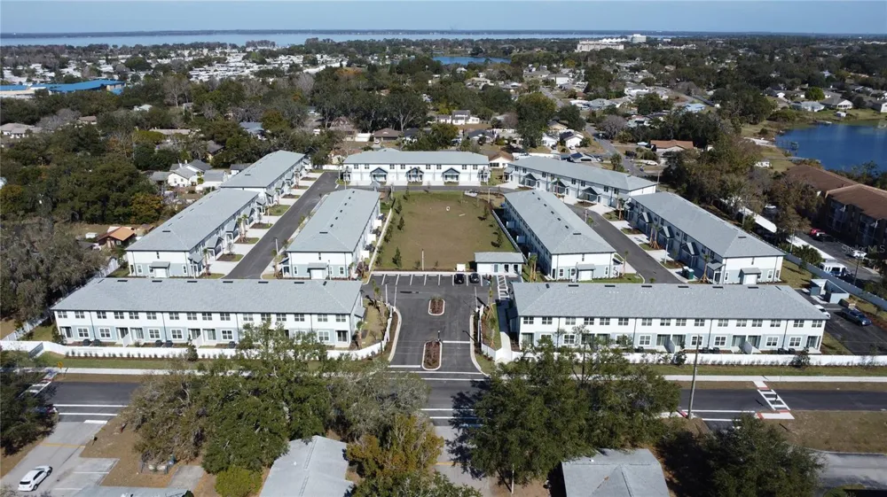 1147 E CAROLINE STREET Tavares, FL 32778