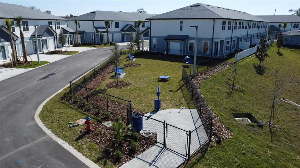 1147 E CAROLINE STREET Tavares, FL 32778