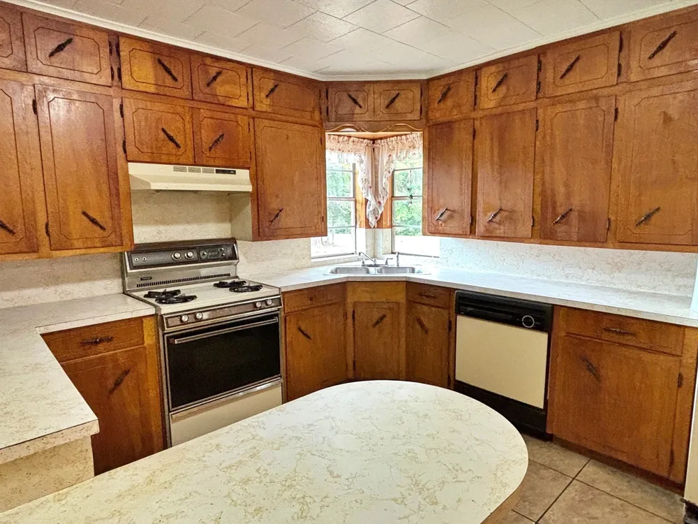 2431 Jefferson Mt Pleasant, TX 75455