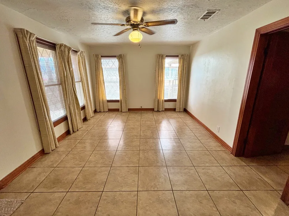 2431 Jefferson Mt Pleasant, TX 75455