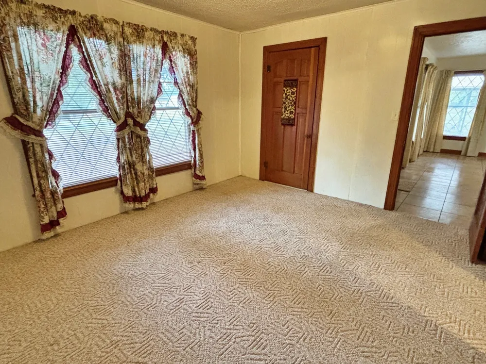 2431 Jefferson Mt Pleasant, TX 75455