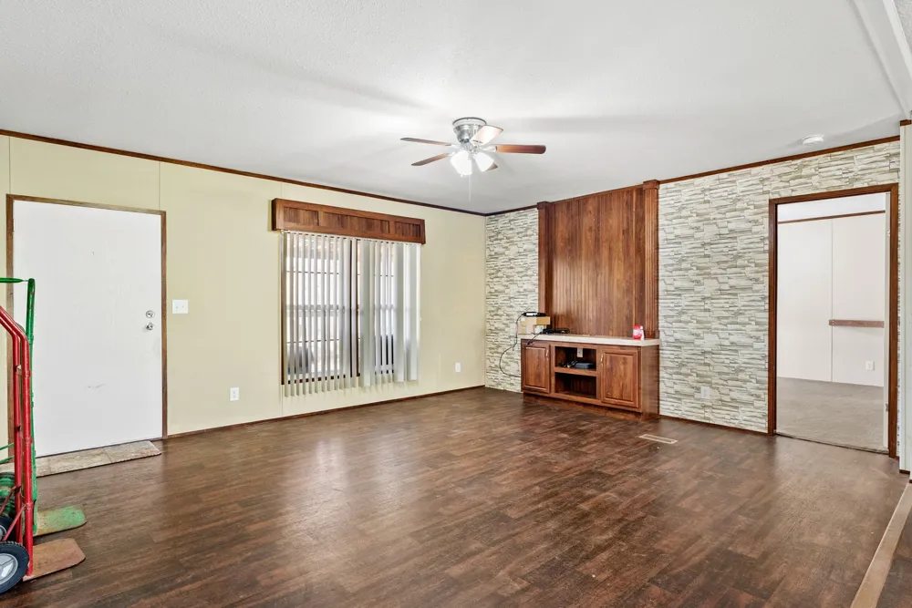 23425 FM 1995 Lindale, TX 75771