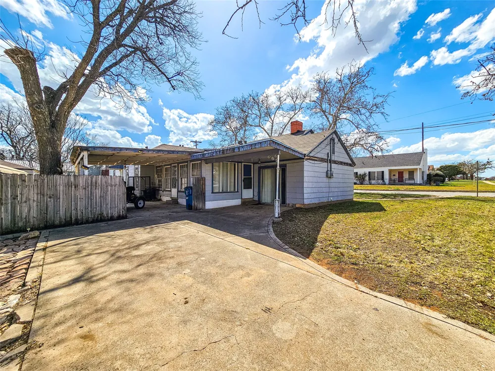 1200 E Twelfth Street Sweetwater, TX 79556