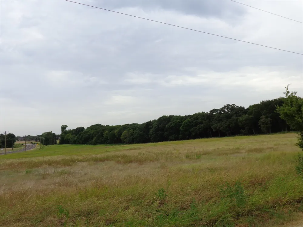 8024 County Road 204 Grandview, TX 76050