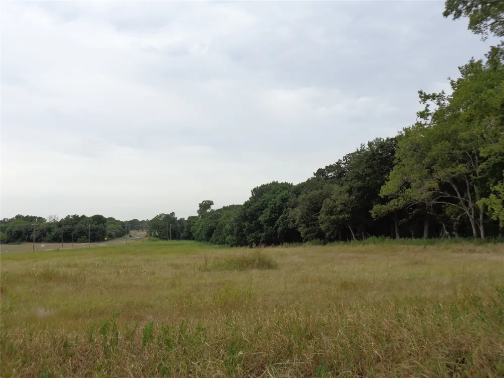 8024 County Road 204 Grandview, TX 76050