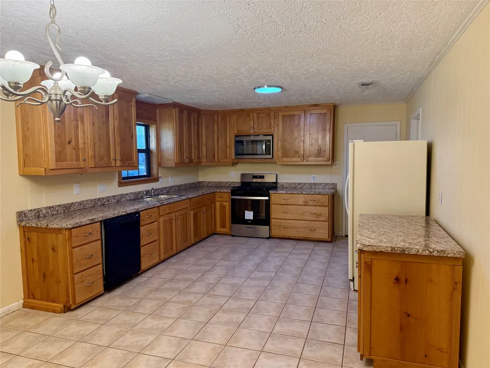 505 S San Jacinto Street Whitney, TX 76692