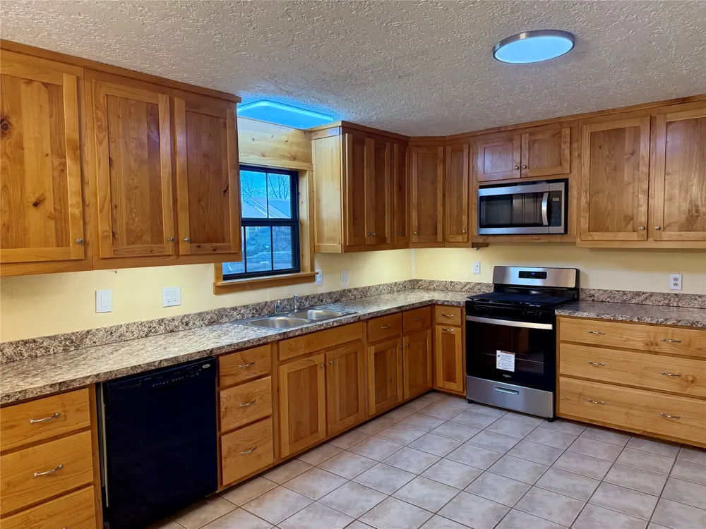 505 S San Jacinto Street Whitney, TX 76692