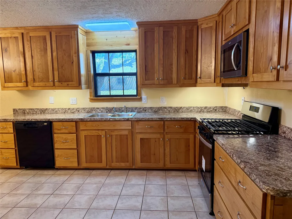 505 S San Jacinto Street Whitney, TX 76692