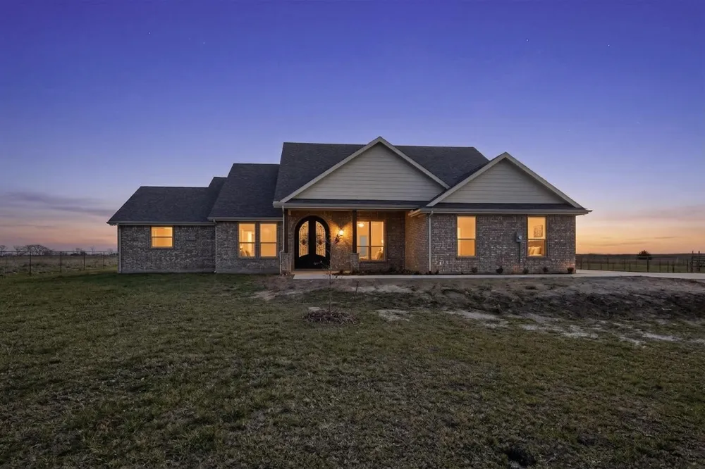 6721 County Road 1140 Leonard, TX 75452