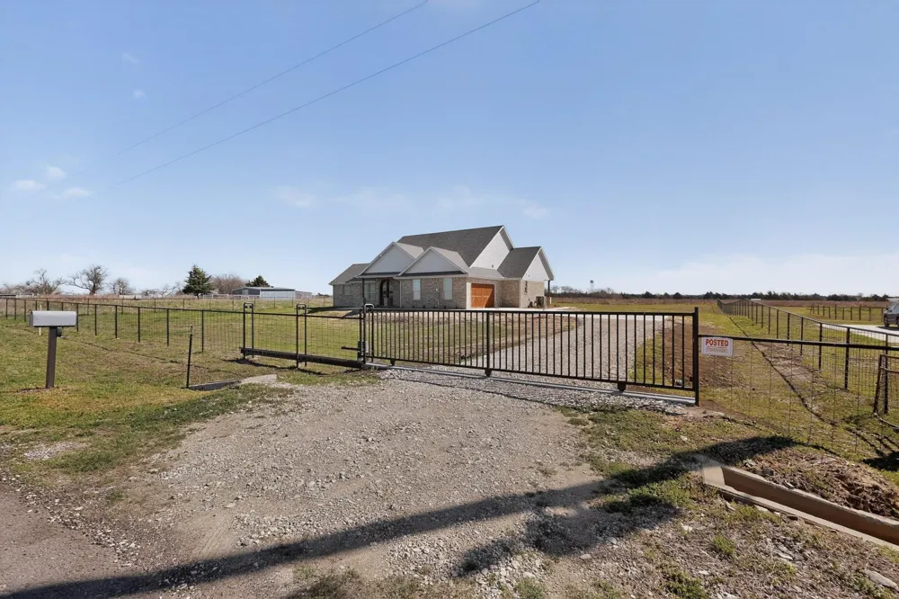 6721 County Road 1140 Leonard, TX 75452