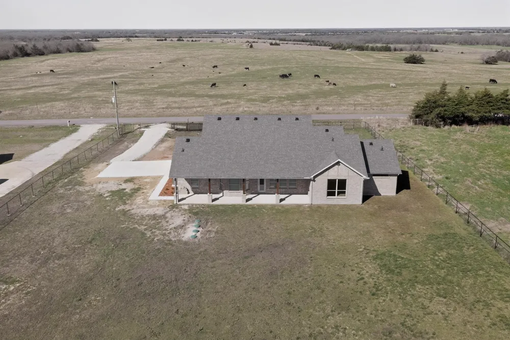 6721 County Road 1140 Leonard, TX 75452