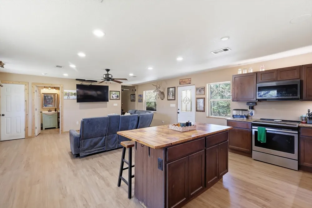 2119 County Road 2585 Alvord, TX 76225
