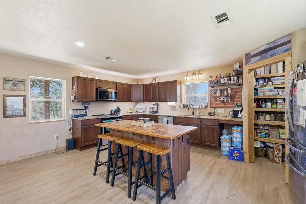 2119 County Road 2585 Alvord, TX 76225
