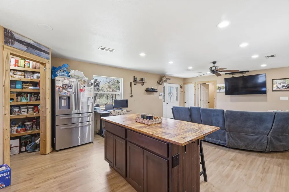 2119 County Road 2585 Alvord, TX 76225
