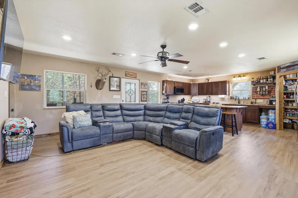 2119 County Road 2585 Alvord, TX 76225
