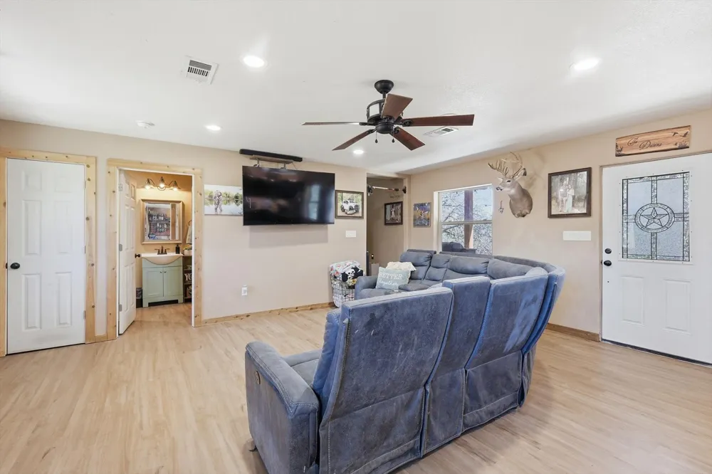 2119 County Road 2585 Alvord, TX 76225