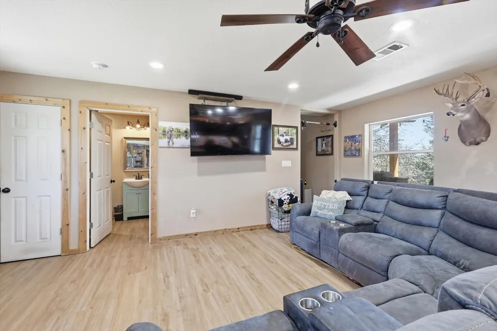2119 County Road 2585 Alvord, TX 76225