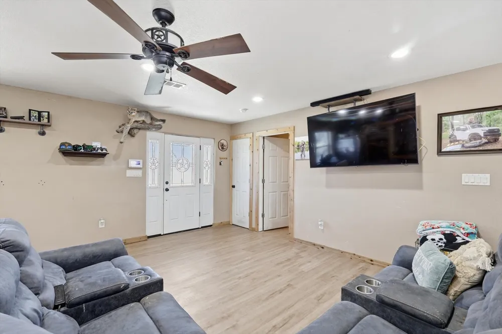 2119 County Road 2585 Alvord, TX 76225