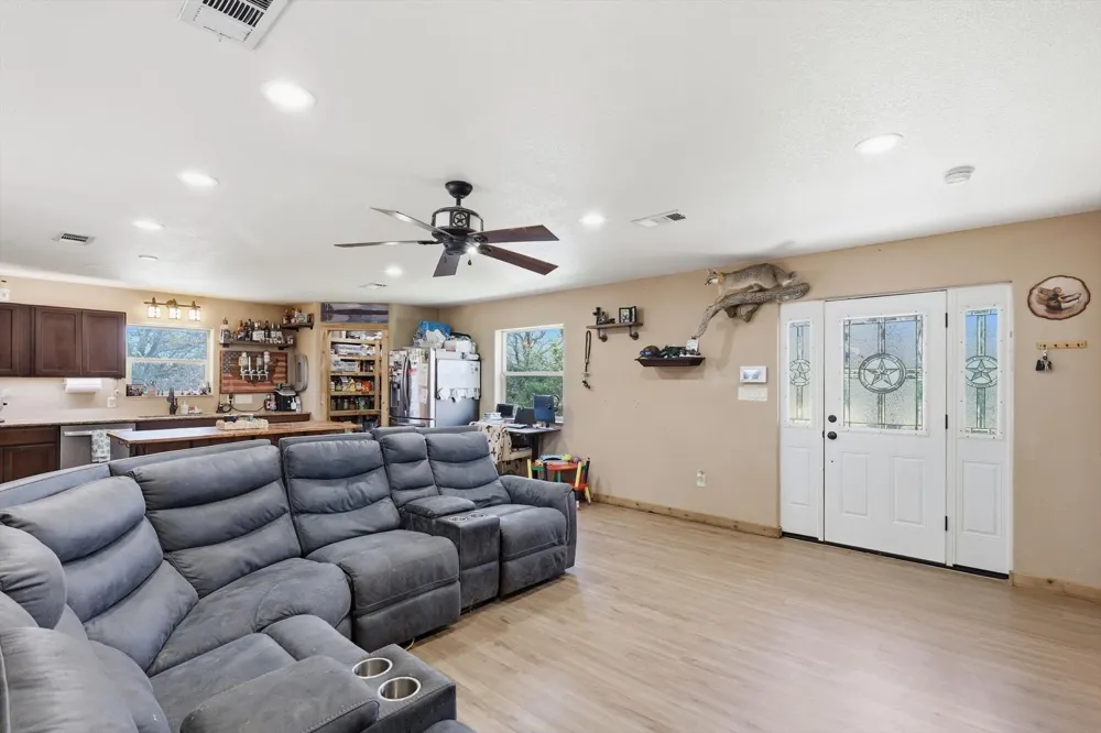 2119 County Road 2585 Alvord, TX 76225