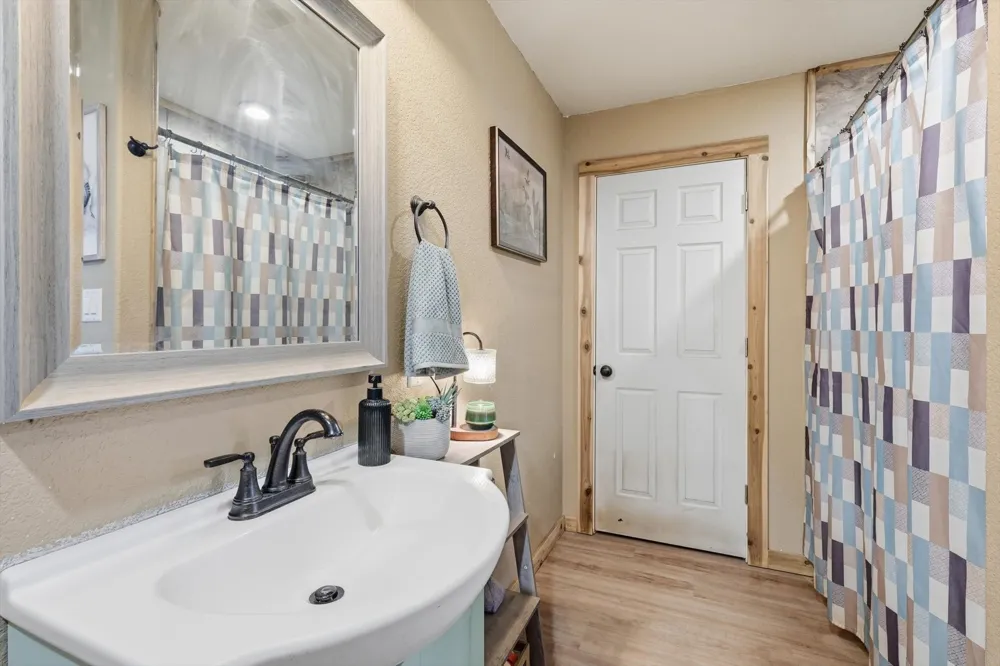 2119 County Road 2585 Alvord, TX 76225
