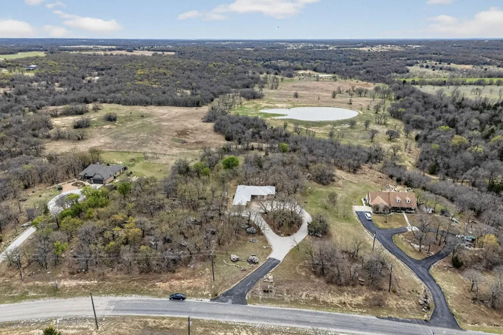 185 Silver Lakes Drive Sunset, TX 76270